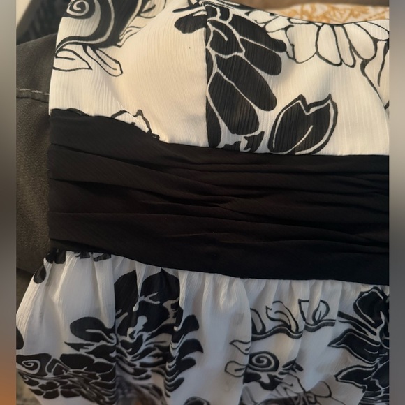 White House Black Market Strapless Black White Floral  Dress: 8 - Picture 11 of 12